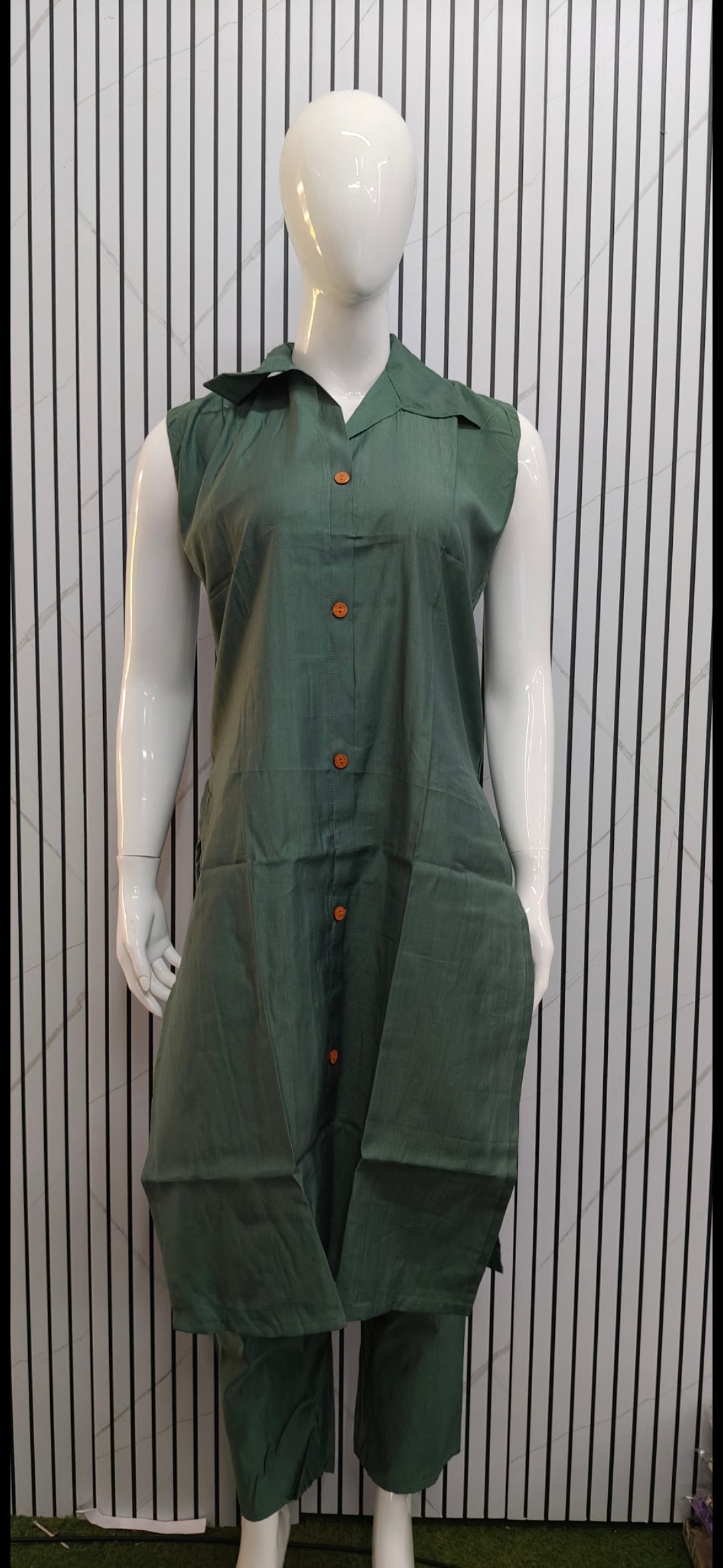 Vertican sleeveless cord set