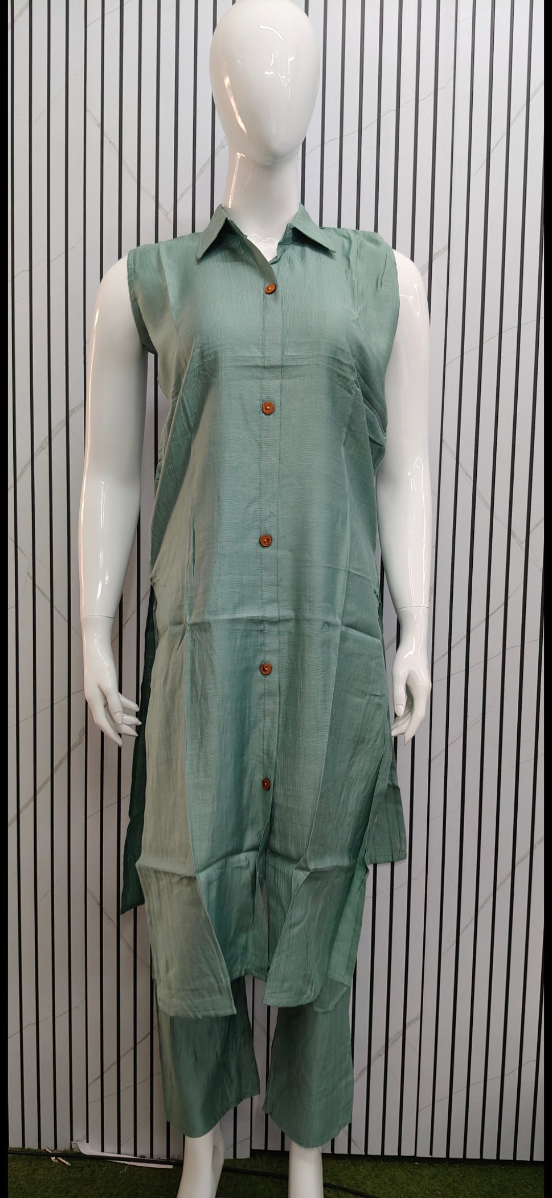 Vertican sleeveless cord set
